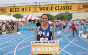 Runner nữ lập kỷ lục thế giới ở giải đấu vừa chạy vừa... uống bia