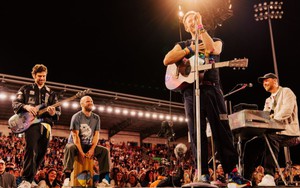 Coldplay ngập tràn cảm xúc trong ngày trở về