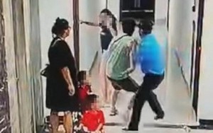 Khởi tố, bắt tạm giam đối tượng hành hung người phụ nữ ở sảnh chung cư tại Hà Nội