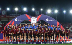 CĐV động viên đội tuyển nữ Việt Nam sau AFF Cup 2025