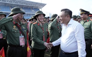 Chủ tịch UBND thành phố Hà Nội thăm, động viên các khối tham gia diễu binh, diễu hành A80