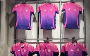 “Mây đen” bao trùm các triển lãm thời trang quốc tế