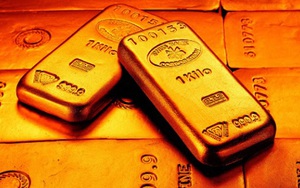 Giá vàng trong nước giữ vững đỉnh kỷ lục, vàng thế giới giảm sâu