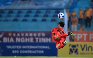 Tin nóng bóng đá Việt Nam hôm nay 24/8: ‘Người hùng’ HAGL khiêm tốn; HLV Tây Ban Nha động viên cầu thủ Việt kiều