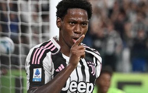 Juventus giành chiến thắng với 10 người ở vòng đầu tiên của Serie A mùa này