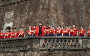 "Việt Nam - Tự hào tiếp bước tương lai": Tùng Dương và Nguyễn Văn Chung thắp lửa yêu nước bằng âm nhạc