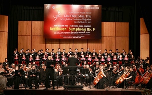 Lớn thêm từ "Giai điệu mùa Thu"