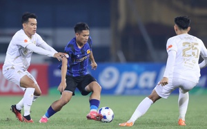 Đua trụ hạng V-League: Chọn đối thủ mà đá