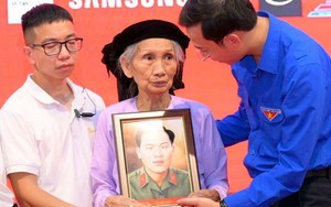 “Ký họa tri ân” trao ảnh phục dựng chân dung các anh hùng liệt sĩ