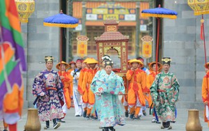 Huế tái hiện lễ Truyền lô để tuyên dương 384 học sinh giỏi các cấp