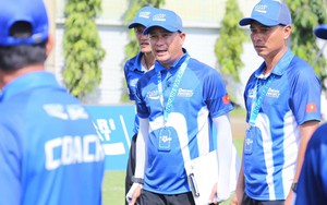 Tin nóng bóng đá Việt hôm nay 26/8: Trợ lý Đinh Hồng Vinh thay HLV Kim Sang-sik; Cầu thủ Việt kiều truyền thông điệp khi được triệu tập lên U23 Việt Nam