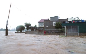 Bão số 5: Hàng trăm hộ dân ven biển ở Nghệ An bị cô lập