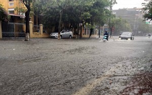 Mưa lớn do ảnh hưởng bão số 5, nhiều tuyến phố ở Hưng Yên bị ngập úng cục bộ