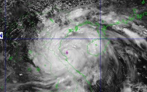 Ứng phó bão số 5: Nghệ An khẩn cấp cấm đường tạm thời