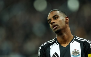 Newcastle cần phải dứt khoát với Isak