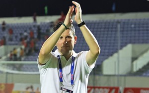 HLV Tây Ban Nha khiêm tốn với thành tích toàn thắng của Ninh Bình FC