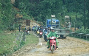 Ảnh hưởng bão số 5: Còn 49 vị trí ách tắc giao thông trên các tuyến đường bộ