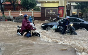 Cảnh báo ngập úng, sạt lở đất khu vực Hà Nội
