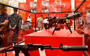 Thăm gian trưng bày của Bộ Công an tại triển lãm "80 năm hành trình Độc lập - Tự do - Hạnh phúc"