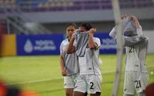 Sự cố bất ngờ xảy ra khi tuyển trẻ Việt Nam thi đấu với chủ nhà Indonesia ở giải Đông Nam Á