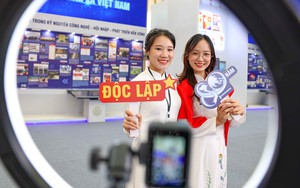 Khu trưng bày của TTXVN tại Triển lãm 80 năm thành tựu Đất nước thu hút đông đảo nhân dân