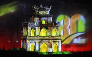 “Hà Nội rạng rỡ”: Bữa tiệc ánh sáng ngập tràn cảm xúc bên Hồ Gươm