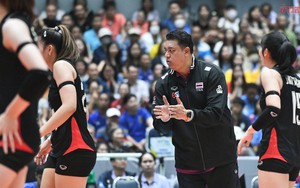 HLV Thái Lan tiết lộ 3 yếu tố giúp đội nhà thắng ĐT bóng chuyền nữ Việt Nam, nói thật lòng về thầy trò HLV Tuấn Kiệt