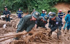 Quân đội quyết liệt giúp địa phương, nhân dân khắc phục hậu quả mưa lũ, sạt lở đất