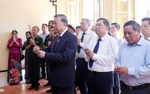 Tổng Bí thư đến dâng hương và thăm nơi Chủ tịch Hồ Chí Minh soạn thảo “Tuyên ngôn Độc lập”