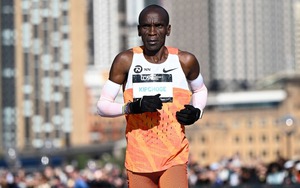 Kipchoge cán đích thứ 9 tại Marathon Sydney 2025