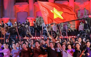 Đạo diễn Tuyết Minh: 'Nhu cầu chia sẻ cảm xúc lịch sử qua nghệ thuật chưa bao giờ mất đi'