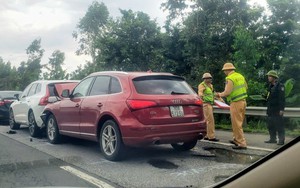 Ba ô tô va chạm liên hoàn, cao tốc Nội Bài - Lào Cai ùn tắc hàng km