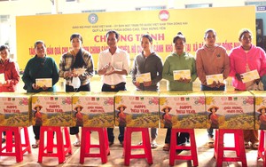 Khẩn trương chuyển tiền quà Tết Độc lập tới người dân