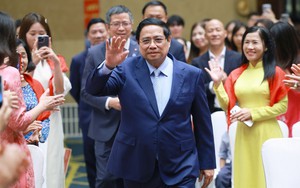 Thủ tướng Phạm Minh Chính gặp gỡ cộng đồng người Việt Nam tại Trung Quốc 