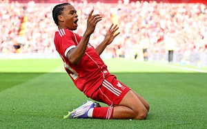 Sao mai 16 tuổi tỏa sáng ngay trận đấu ra mắt Liverpool tại sân Anfield