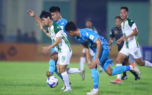 Mùa giải 2025/26 'khó nhằn' với hạng Nhất 