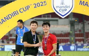 Bóng đá Việt Nam: Học, học nữa, học mãi