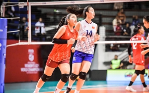 Tuyển bóng chuyền Việt Nam nhận thưởng sau khi thắng  đội châu Âu 2 lần á quân thế giới