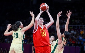 Nữ VĐV Trung Quốc có chiều cao chỉ kém huyền thoại Yao Ming 3cm gây sốt