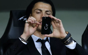 Ronaldo yêu cầu đồng đội ở ĐT Bồ Đào Nha không dùng điện thoại vì một lý do