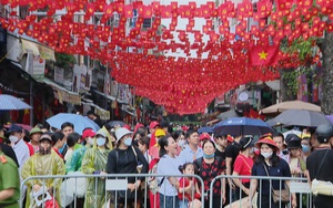 Người dân 'đông chưa từng có', đến trước hàng chục tiếng chờ xem diễu binh