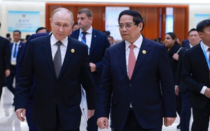 Thủ tướng Phạm Minh Chính gặp Tổng thống Nga Vladimir Putin