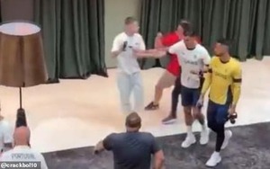 Ronaldo bị chỉ trích khi thiếu thân thiện, thậm chí còn chửi CĐV