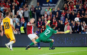 Haaland xin lỗi thủ môn đối phương vì 'trót' ghi 5 bàn