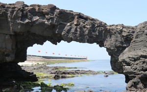 Cổng Tò Vò (Lý Sơn): Khẳng định vẻ đẹp và giá trị vô giá của kiệt tác thiên nhiên ​