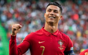 Ronaldo nhận danh hiệu cao quý ở tuổi 40 tại quê hương