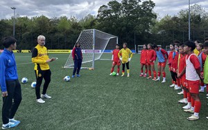 U17 Việt Nam tập luyện cùng HLV Borussia Dortmund