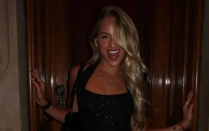 'Nữ cầu thủ đẹp nhất thế giới' tỏa sáng tại tuần lễ thời trang danh tiếng