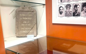 Thiêng liêng tấm bia khắc tên liệt sĩ trong Phòng truyền thống TTXVN