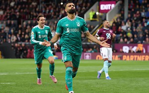 Salah ghi bàn phút cuối, Liverpool ngoạn mục lấy lại ngôi đầu Ngoại hạng Anh 